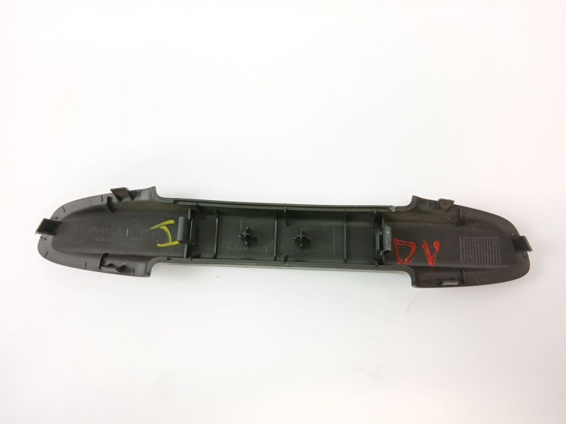 Recambio de moldura para ford focus iii sedán 1.6 tdci referencia OEM IAM BM-A40411-A  