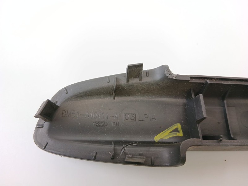 Recambio de moldura para ford focus iii sedán 1.6 tdci referencia OEM IAM BM-A40411-A  