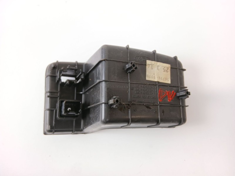 Recambio de moldura para ford focus iii sedán 1.6 tdci referencia OEM IAM BM51A045L70  