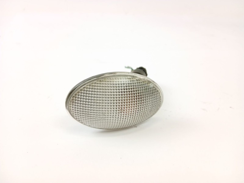Recambio de piloto lateral izquierdo para opel corsa c club referencia OEM IAM 90386318  