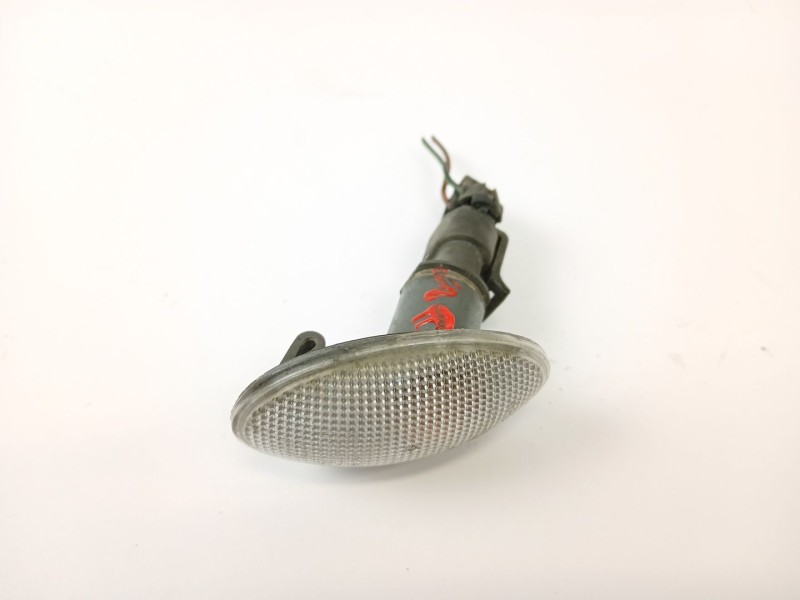 Recambio de piloto lateral izquierdo para opel corsa c club referencia OEM IAM 90386318  