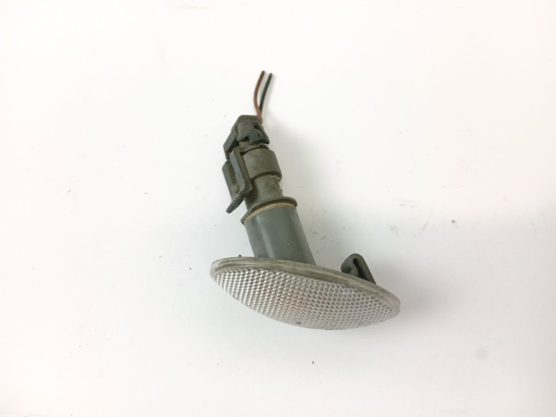 Recambio de piloto lateral izquierdo para opel corsa c club referencia OEM IAM 90386318  