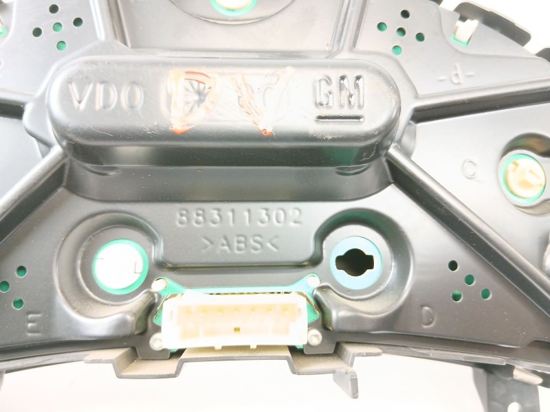 Recambio de cuadro instrumentos para opel corsa c club referencia OEM IAM 88311302  