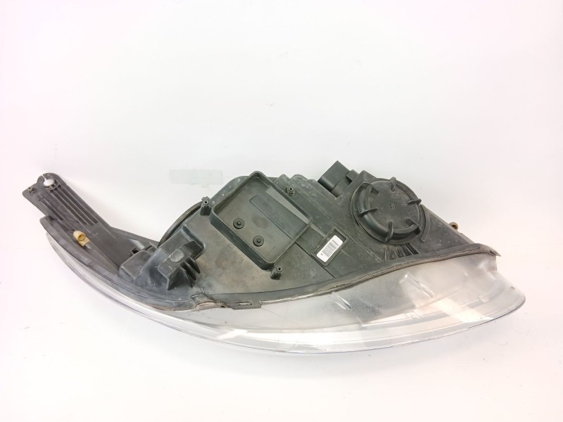 Recambio de faro izquierdo para ford focus iii sedán 1.6 tdci referencia OEM IAM BM5113W030  