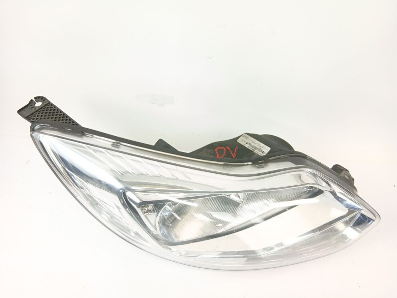 Recambio de faro derecho para ford focus iii sedán 1.6 tdci referencia OEM IAM BM5113W029  