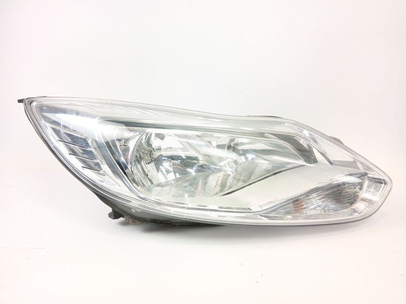 Recambio de faro derecho para ford focus iii sedán 1.6 tdci referencia OEM IAM BM5113W029  