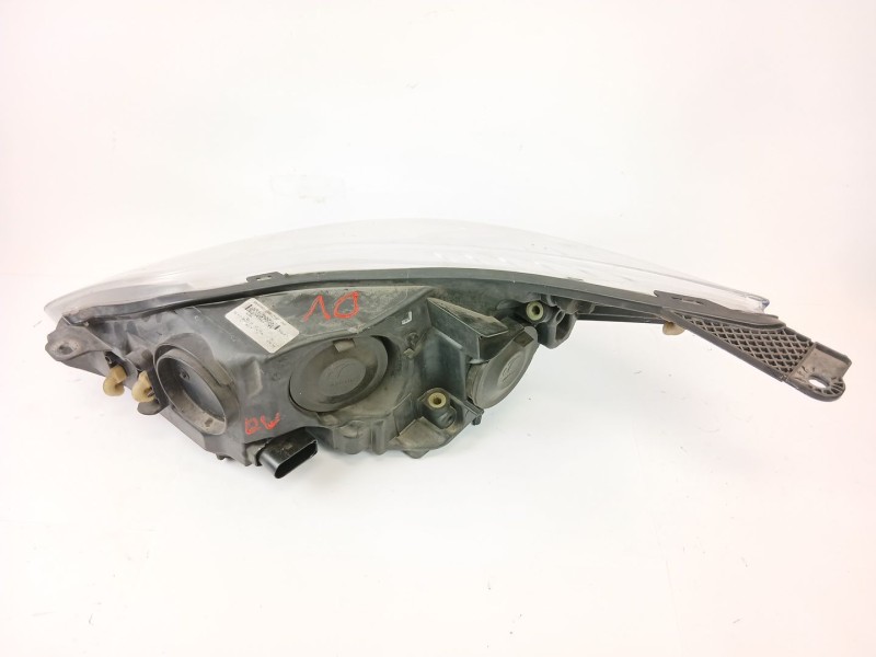 Recambio de faro derecho para ford focus iii sedán 1.6 tdci referencia OEM IAM BM5113W029  