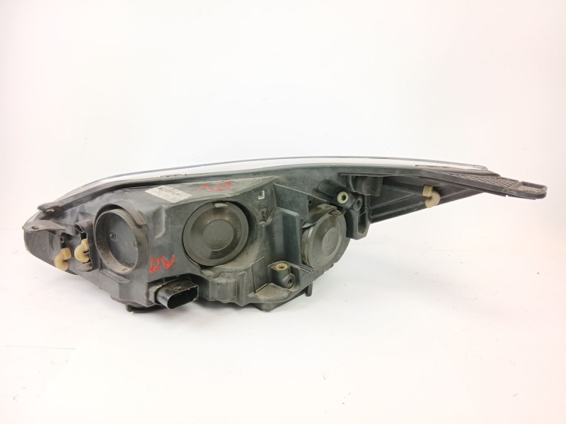 Recambio de faro derecho para ford focus iii sedán 1.6 tdci referencia OEM IAM BM5113W029  