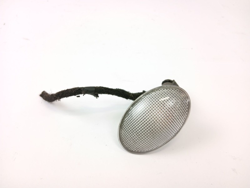 Recambio de piloto lateral derecho para opel corsa c club referencia OEM IAM 90386318  