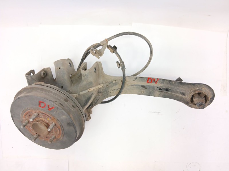 Recambio de mangueta trasera izquierda para ford focus iii sedán 1.6 tdci referencia OEM IAM BV612210L  