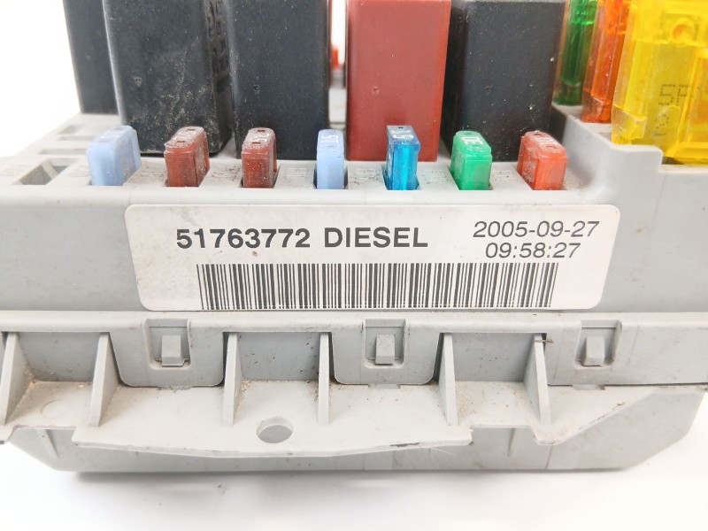 Recambio de caja reles / fusibles para fiat doblo (119) 1.9 jtd cat referencia OEM IAM 51763772  