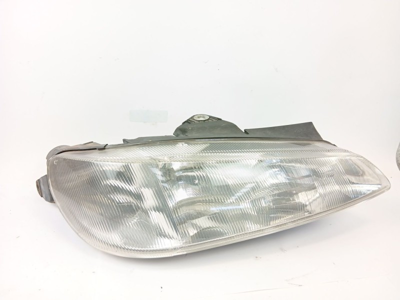Recambio de faro derecho para peugeot 406 (8b) 1.9 td referencia OEM IAM 0301037022  