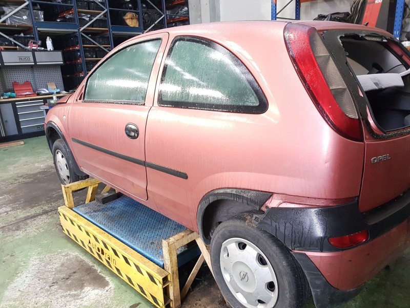 opel corsa c del año 2000