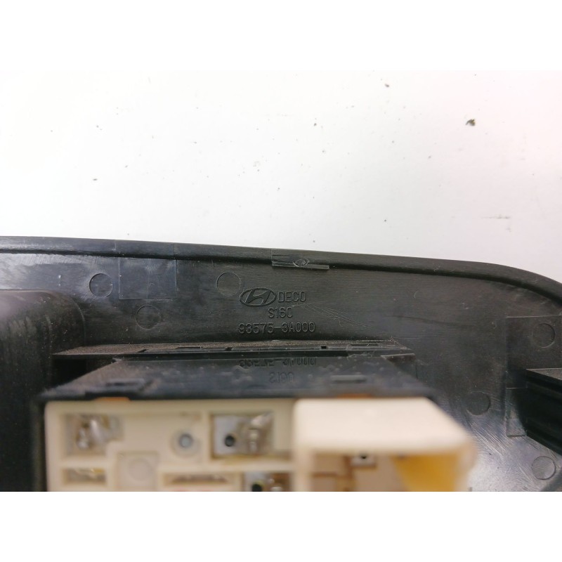 Recambio de mando elevalunas delantero derecho para hyundai trajet (fo) 2.0 16v cat referencia OEM IAM 93575-3A000  