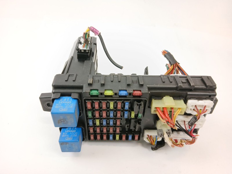 Recambio de caja reles / fusibles para hyundai trajet (fo) 2.0 16v cat referencia OEM IAM OKA-500R  