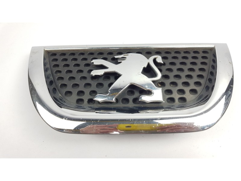Recambio de rejilla delantera para peugeot 3008 1.6 hdi fap referencia OEM IAM 9685973077 7810AL 