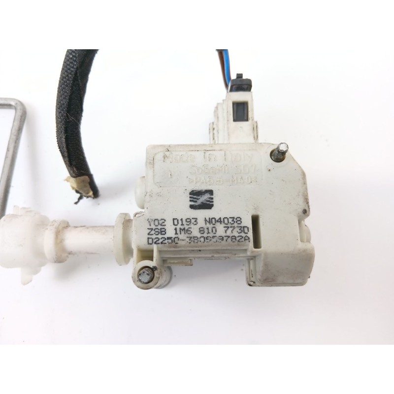 Recambio de motor cierre centralizado tapa combustible para seat leon (1m1) 1.6 16v referencia OEM IAM 1M68107730  