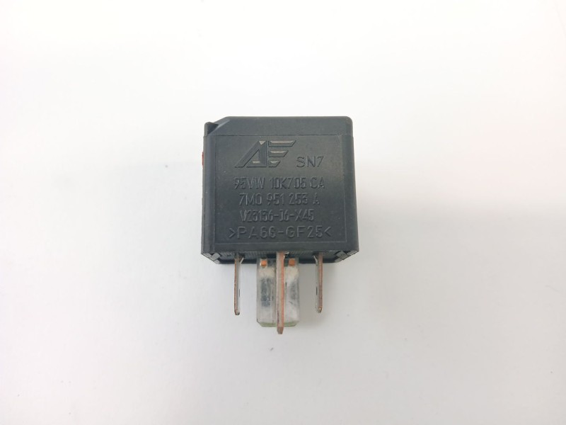 Recambio de rele para seat leon (1m1) 1.6 16v referencia OEM IAM 7M0951253  