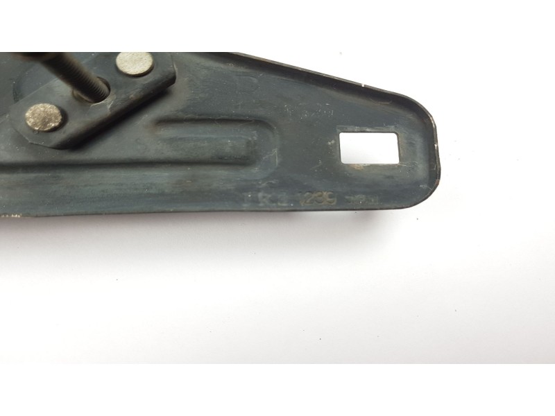 Recambio de soporte faro derecho para isuzu trooper (ubs) 2.8 td (ubs55) referencia OEM IAM IKI1239  