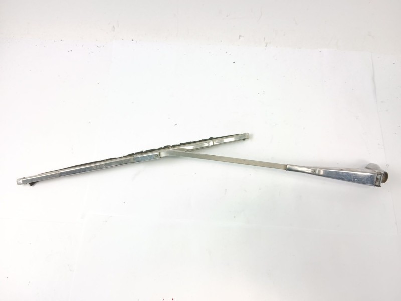 Recambio de brazo limpia delantero derecho para seat 133 (133a) 0.8 referencia OEM IAM   