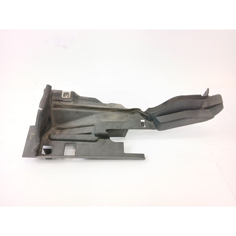 Recambio de soporte paragolpes delantero izquierdo para ford focus iii sedán 1.6 tdci referencia OEM IAM BM51A02477  