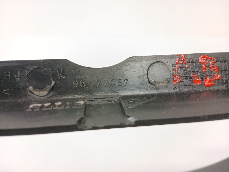 Recambio de moldura para peugeot 306 hatchback (7a, 7c, n3, n5) 1.9 d referencia OEM IAM 96077057  