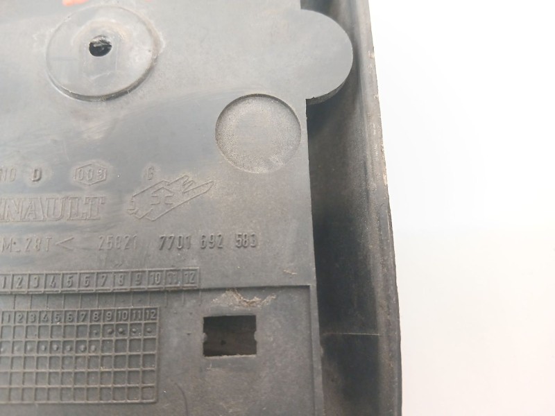 Recambio de moldura para renault master ii furgoneta (fd) 2.5 dci 120 referencia OEM IAM 7701692583  
