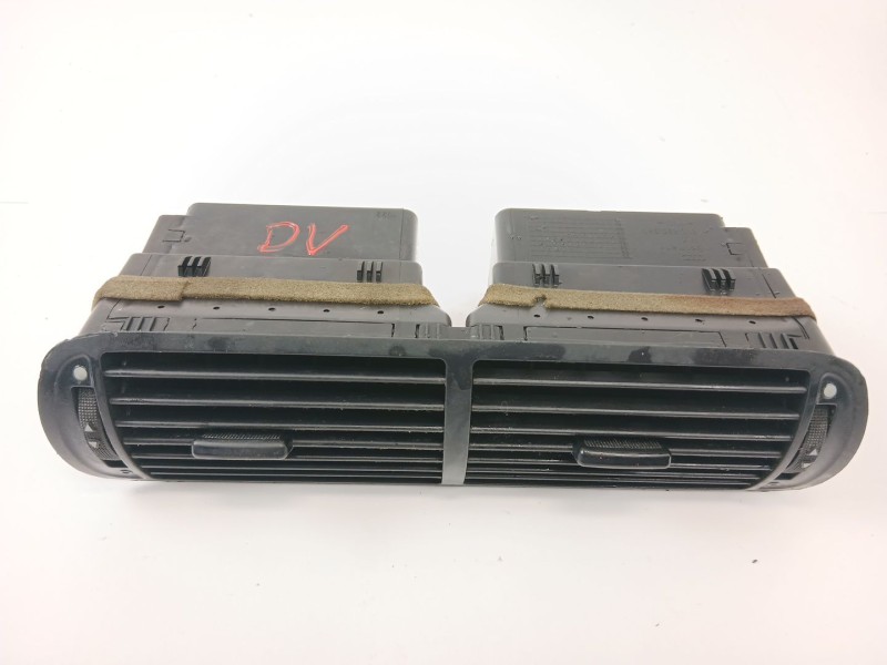 Recambio de rejilla del aire delantera central para audi a3 (8l1) 1.8 referencia OEM IAM 8L0820951  