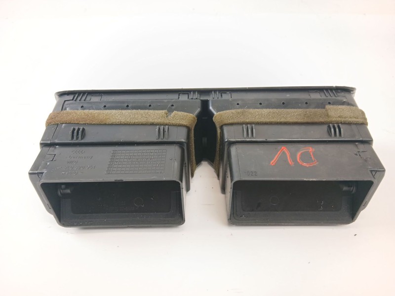 Recambio de rejilla del aire delantera central para audi a3 (8l1) 1.8 referencia OEM IAM 8L0820951  