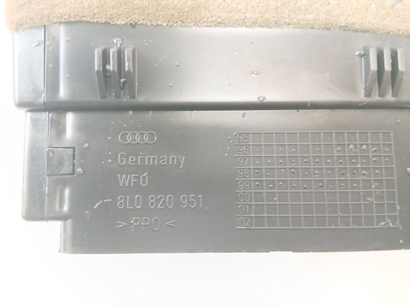 Recambio de rejilla del aire delantera central para audi a3 (8l1) 1.8 referencia OEM IAM 8L0820951  