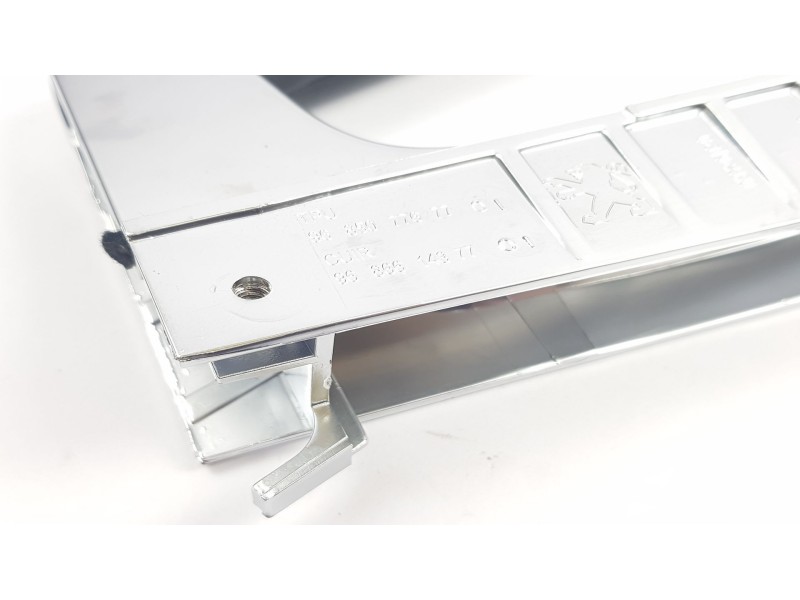 Recambio de moldura para peugeot 3008 1.6 hdi fap referencia OEM IAM 968077677 9686614377 