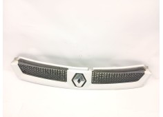 Recambio de rejilla delantera para renault master ii furgoneta (fd) 2.5 dci 120 referencia OEM IAM 8200233765   2