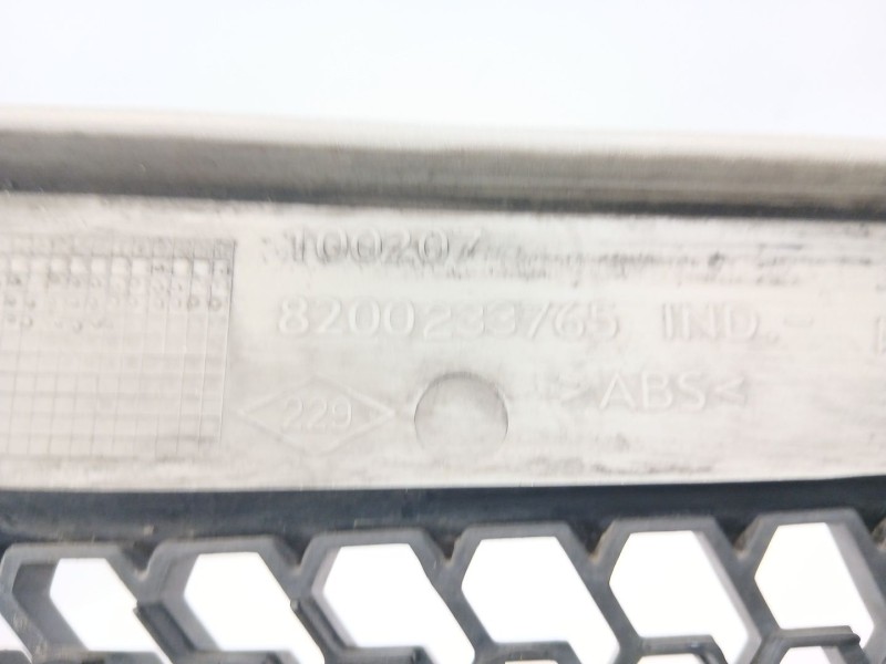 Recambio de rejilla delantera para renault master ii furgoneta (fd) 2.5 dci 120 referencia OEM IAM 8200233765  