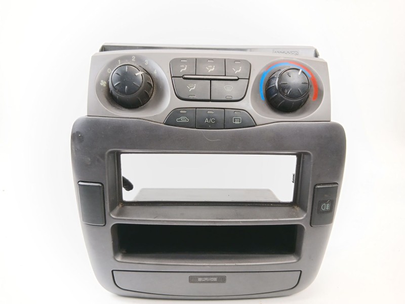 Recambio de consola central para hyundai trajet (fo) 2.0 16v cat referencia OEM IAM 84741-3A030  