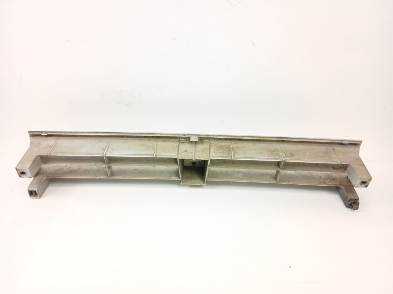 Recambio de rejilla delantera para rover 200 i sedán (xh) 216 referencia OEM IAM DBP6348  