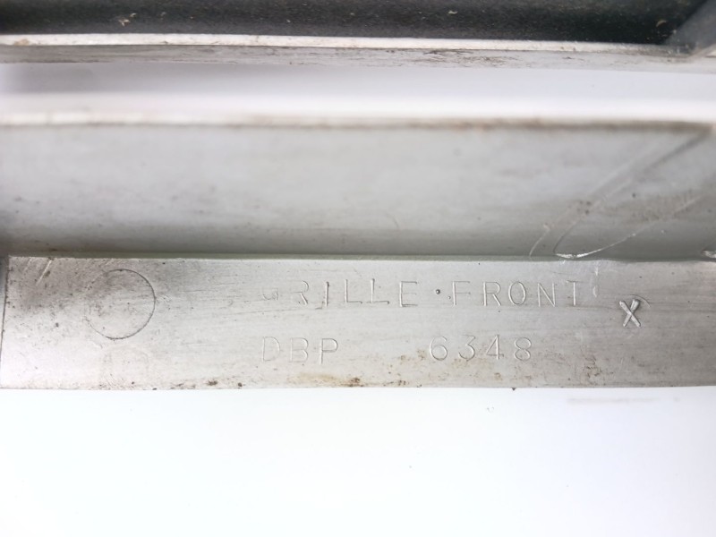 Recambio de rejilla delantera para rover 200 i sedán (xh) 216 referencia OEM IAM DBP6348  