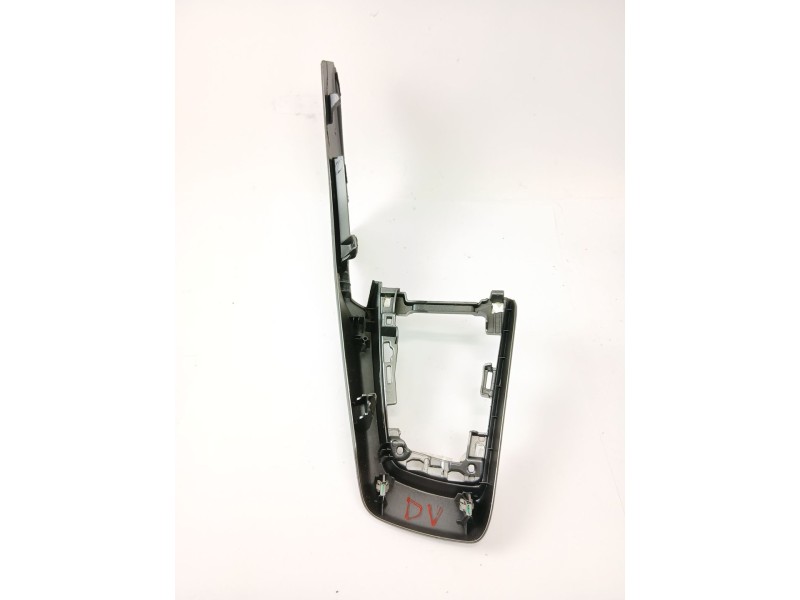 Recambio de moldura para ford focus iii sedán 1.6 tdci referencia OEM IAM BM51A045H92  