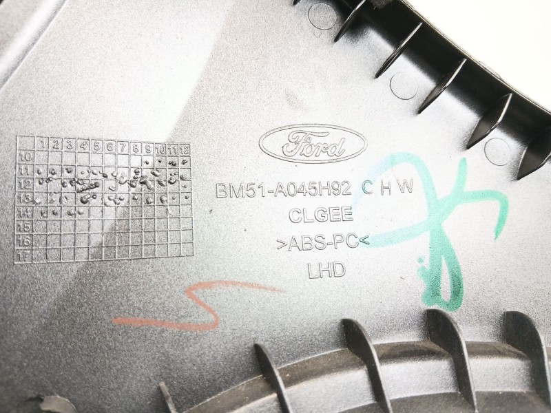 Recambio de moldura para ford focus iii sedán 1.6 tdci referencia OEM IAM BM51A045H92  