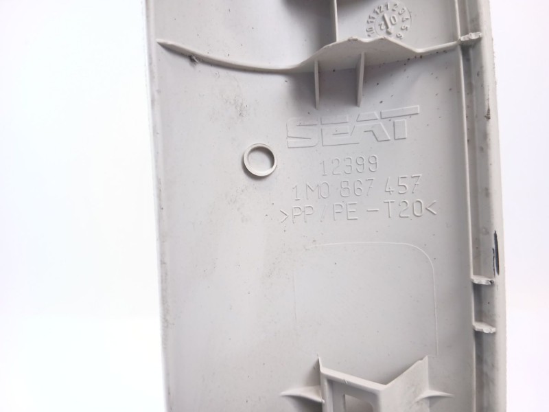 Recambio de moldura para seat leon (1m1) 1.6 16v referencia OEM IAM 1M0867457  