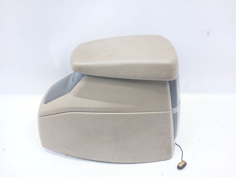 Recambio de consola central para ssangyong rodius i 2.7 xdi referencia OEM IAM   