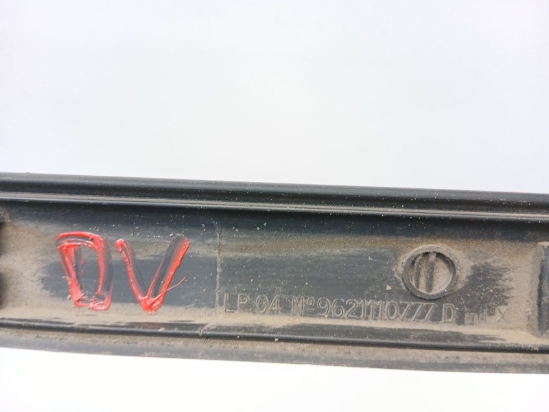 Recambio de moldura para peugeot 306 break (7e, n3, n5) 1.9 td referencia OEM IAM 9621110777  