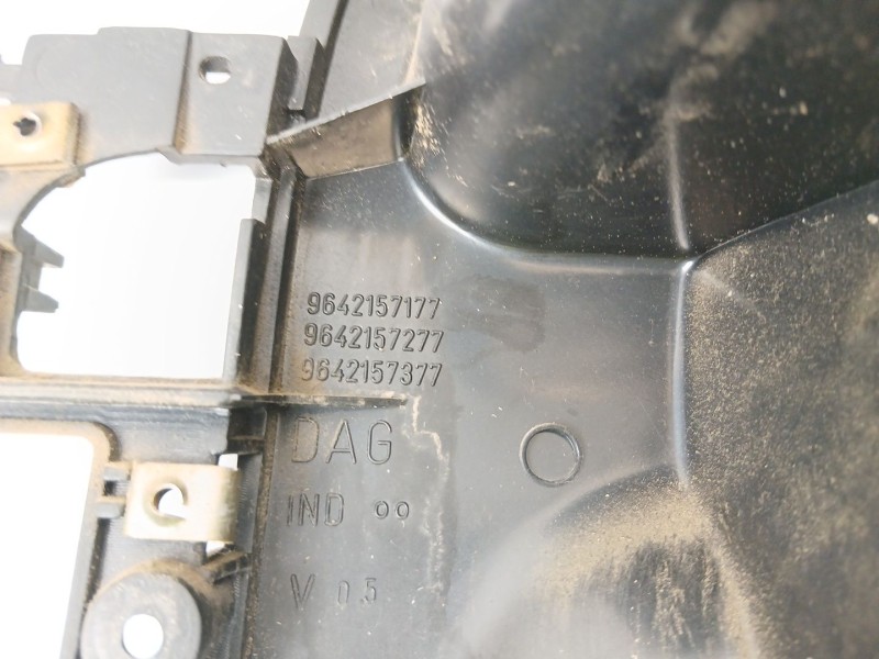 Recambio de consola central para citroën xsara (n1) 2.0 hdi 109 referencia OEM IAM 9642157177  