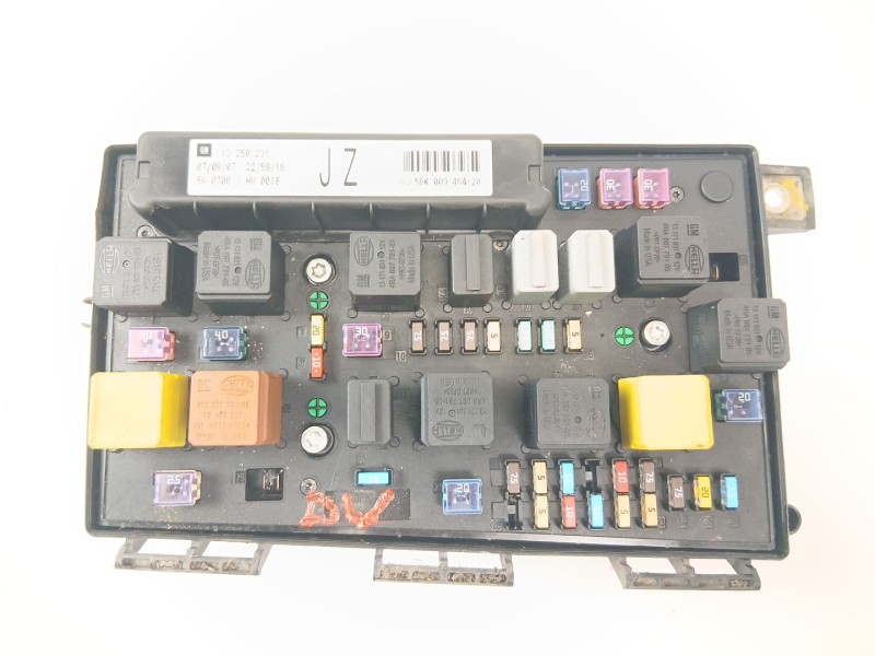 Recambio de caja reles / fusibles para opel astra h gtc (a04) 1.8 (l08) referencia OEM IAM 13250231  