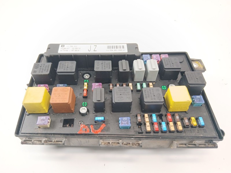 Recambio de caja reles / fusibles para opel astra h gtc (a04) 1.8 (l08) referencia OEM IAM 13250231  
