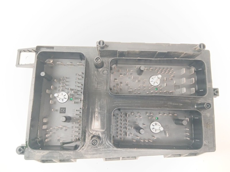 Recambio de caja reles / fusibles para opel astra h gtc (a04) 1.8 (l08) referencia OEM IAM 13250231  