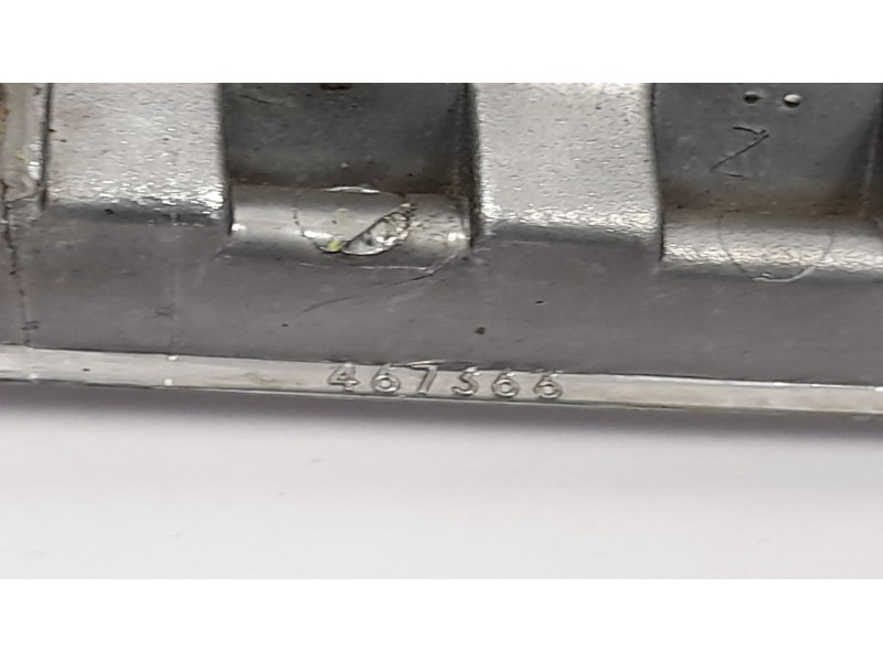 Recambio de rejilla delantera para volvo serie 460 1.9 td referencia OEM IAM 467366  