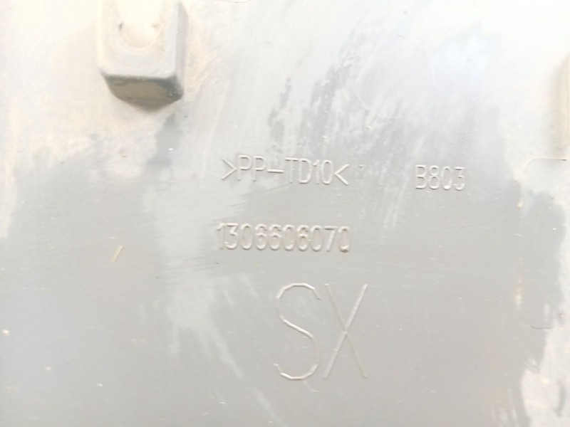 Recambio de moldura para peugeot boxer caja/chasis 2.2 hdi 130 referencia OEM IAM 1306606070  