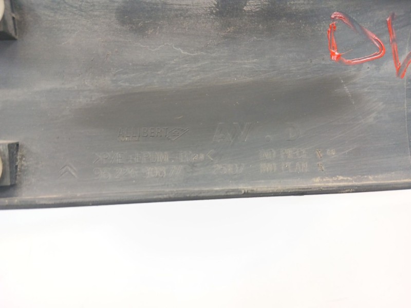 Recambio de moldura para citroën xsara (n1) 2.0 hdi 90 referencia OEM IAM 9622690877  