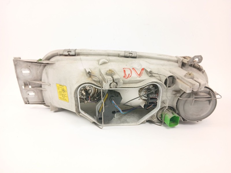 Recambio de faro derecho para ford fiesta iv (ja_, jb_) 1.8 d referencia OEM IAM 0301049202  