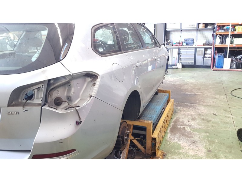 opel astra j sports tourer (p10) del año 2015